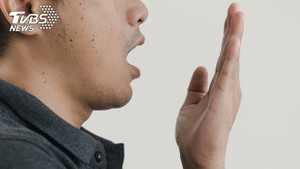 Người đàn ông đi khám vì hôi miệng, bác sĩ kết luận nhiễm HIV