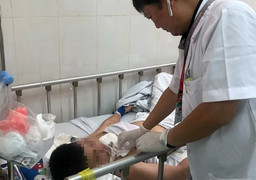 Bệnh nhân ảo giác giật tóc, hành hung điều dưỡng đang mang thai