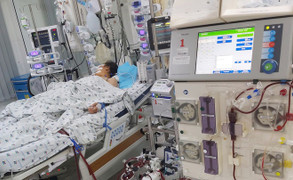 Bác sĩ vượt hơn 20km quay lại bệnh viện cứu bé 10 tuổi nguy kịch