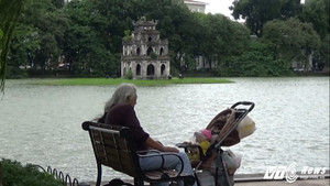 Ảnh: Người Hà Nội thích thú đón gió lạnh đầu mùa