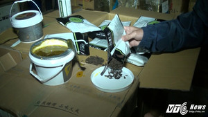 Đột kích kho hàng, thu 4 tấn nguyên liệu rởm để pha chế trà sữa ở Hà Nội