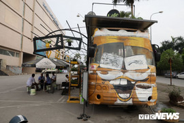 Ảnh: Hô biến xe buýt cũ nát, đồ phế thải thành quán cà phê đẹp xuất sắc ở Hà Nội