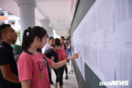 Ảnh: An ninh thắt chặt trong ngày gần 900.000 thí sinh làm thủ tục dự thi THPT Quốc gia 2019