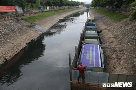 Ảnh: Dân Hà Nội câu cá trên sông Tô Lịch được làm sạch bằng công nghệ Nano
