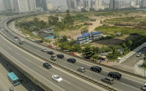 Người dân lái thử xe VinFast Lux dạo quanh Hà Nội