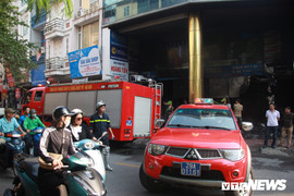 Ảnh: Cháy lớn cửa hàng phân phối gạch, thiết bị vệ sinh tại phố An Trạch