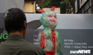 Ảnh: Ngắm chú Tễu khổng lồ làm từ một vạn ống hút nhựa ở Hà Nội