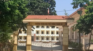 Khai trừ đảng giáo viên đưa 300 triệu đồng nhờ nâng điểm cho học sinh ở Hòa Bình