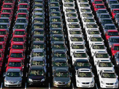 Tiếc đứt ruột nhìn hàng trăm ngàn xe hơi mới cứng vứt tràn lan ở những 'nghĩa địa xe' khổng lồ