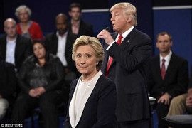 Công kích đối thủ dồn dập trong tranh luận,Trump bị dư luận chỉ trích