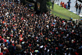 Mua vé xem chung kết Indonesia-Thái Lan: Chen lấn kinh hoàng hơn cả Mỹ Đình