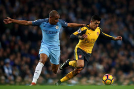 Arsenal vs Man City: Tin Guardiola hay tin Wenger?