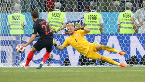 Tiến sĩ Lê Thống Nhất: 'Ba loạt súng hỏng, nỗi buồn Bắc Âu'