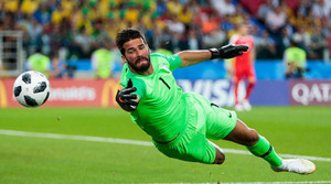 Vì sao Alisson Becker là thủ môn đắt giá nhất lịch sử khi tới Liverpool?