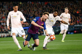 Ảnh: VAR lên tiếng, MU thoát phạt đền trước Barcelona