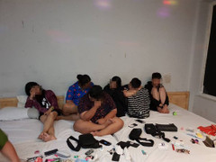 Hơn chục dân chơi tổ chức tiệc ma túy, mua bán dâm trong khách sạn ở TP.HCM