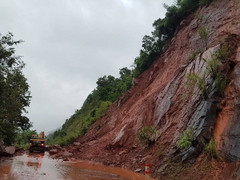 Mưa lũ ở Sơn La làm 2 người chết, 1 người mất tích