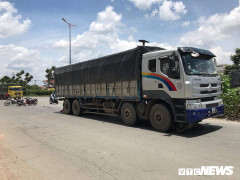 Liên tiếp xảy ra tai nạn trên xa lộ Hà Nội, 2 người chết