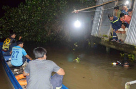 Bé gái 3 tuổi ở Sóc Trăng rơi xuống sông mất tích