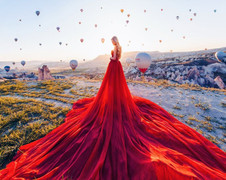 Sững sờ trước bộ ảnh quá đỗi long lanh chụp các cô gái trong những bộ váy lộng lẫy giữa đất trời