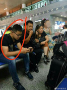 Hé lộ danh tính nam thanh niên thản nhiên sờ soạng bé gái nơi công cộng gây phẫn nộ