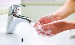 5 cách chăm sóc đơn giản giúp da tay mềm mại, mịn màng như da em bé
