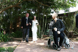 Rơi nước mắt trước đám cưới của người đàn ông ung thư giai đoạn cuối
