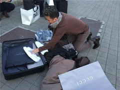 Những 'ông hoàng, bà hoàng' thích khoe đồ hiệu nhất showbiz Việt