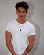 Ông bố trẻ măng, 6 múi cùng cô con gái 2 tuổi ''đốn tim'' cư dân mạng