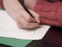 Chuẩn bị vào lớp 1 con vẫn chưa biết đọc, biết viết: Việc gì mà phải lo?