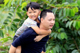 Dân mạng bị 'đốn tim' bởi chàng trai 5 tuổi của 'Bố ơi mình đi đâu thế'