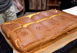 Nếm thử 4 món ăn vặt mới đang sốt xình xịch trên mạng xã hội