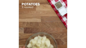 Hướng dẫn cách làm bánh khoai tây mặt cười thơm lừng, giòn rụm cho bé thích mê