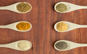 Tranh cãi gay gắt: Nên hay không nên cho trẻ dưới 1 tuổi ăn gia vị?