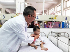 Tâm sự người mẹ: 'Thà ép con ăn còn hơn đợi con đòi ăn rồi chết đói'