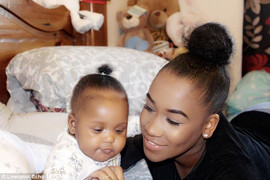 Nuốt phải dầu xoa bóp mẹ để đầu giường, bé gái 11 tháng tuổi tử vong