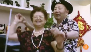 Xúc động trước lý do không ngờ của cặp vợ chồng U80 livestream mỗi ngày