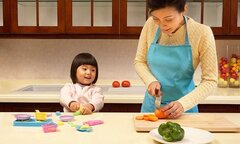 Phụ nữ muốn 'trẻ mãi không già' chỉ nên sinh một con