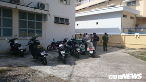 Bé trai 2 tuổi chết trong thùng nước nhà hàng xóm