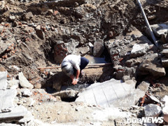 Ống nước vỡ, vỉa hè ở Nha Trang xuất hiện hố tử thần rộng 20m2