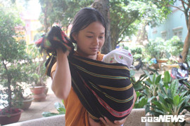 Thí sinh 18 lần thi đại học và người mẹ Tây Nguyên địu con đi thi