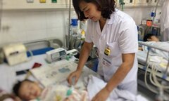Bé trai thủng 50 lỗ ở ruột vì nhiễm ấu trùng giun từ chó mèo