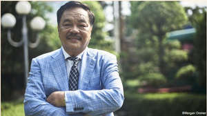 ‘Vua trà Việt Nam’ lên báo Anh: Tuổi thơ không quần áo, bị nhốt vào chuồng lợn