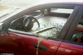 Vợ tự ý đổi họ, chồng nổi đóa đổ bê tông vào xe trả đũa