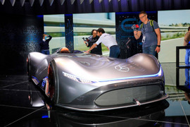 'Mũi tên bạc' Mercedes Vision EQ đẹp mãn nhãn tại Paris Motor Show 2018