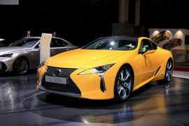Lexus LC phiên bản giới hạn vàng chóe, đẹp hút hồn tại Paris Motor Show 2018