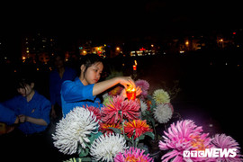 Ảnh: Tuổi trẻ Thủ đô nghiêng mình tri ân các anh hùng liệt sĩ