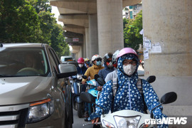 Ảnh: Dân Thủ đô quay cuồng trong nắng nóng ngày thu