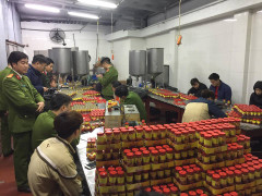 Phát hiện cơ sở sản xuất hàng nghìn lọ sa tế giả mỗi ngày ở Hà Nội