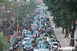 Ảnh: Giao thông Hà Nội hỗn loạn ngày cận Tết